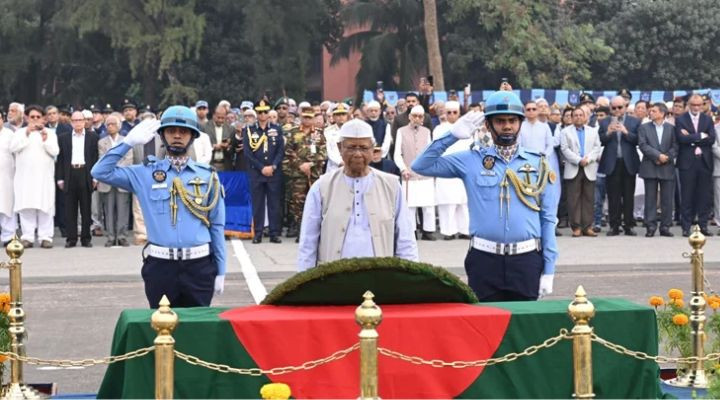 এ কে খন্দকারের জানাজায় প্রধান উপদেষ্টার অংশগ্রহণ